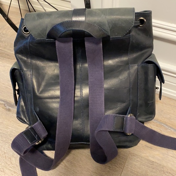 Vélez Leather Backpack - Picture 6 of 10